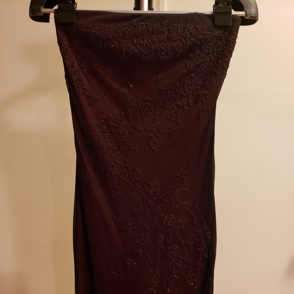 Women's Sleeveless Beaded Cocktail Dress - Picture 5 of 6